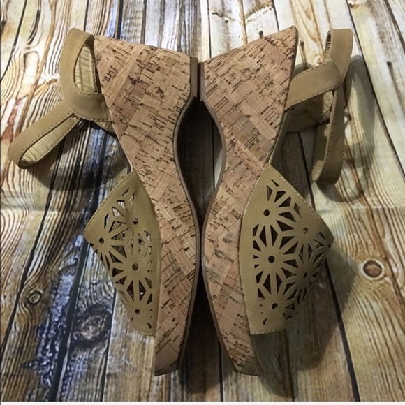 NEW Via Veneto Camel Laser Cut Cork Wedge Sandals - Picture 3 of 5